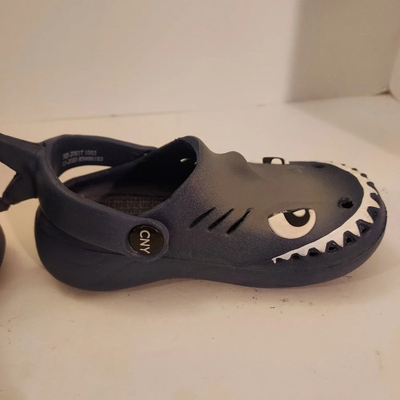 Capelli New York Navy Shark Clogs in Size 7 - Picture 8 of 10